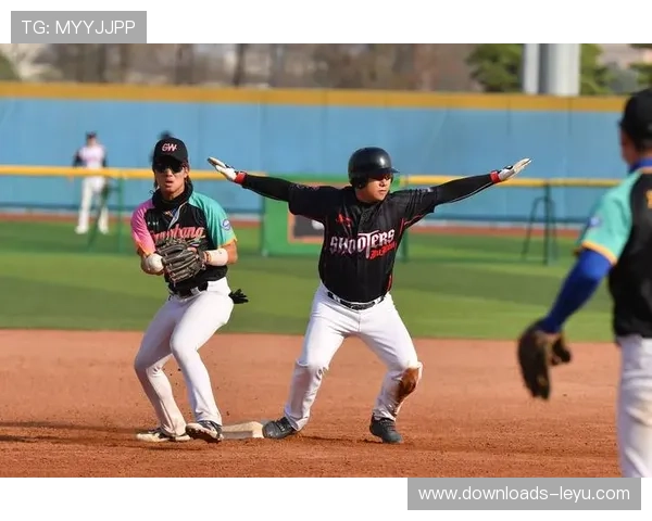 慢投垒球联赛决赛,御风而行社管队第五局掌控局势 慢投垒球联赛决赛,御风而行社管队第五局掌控局势